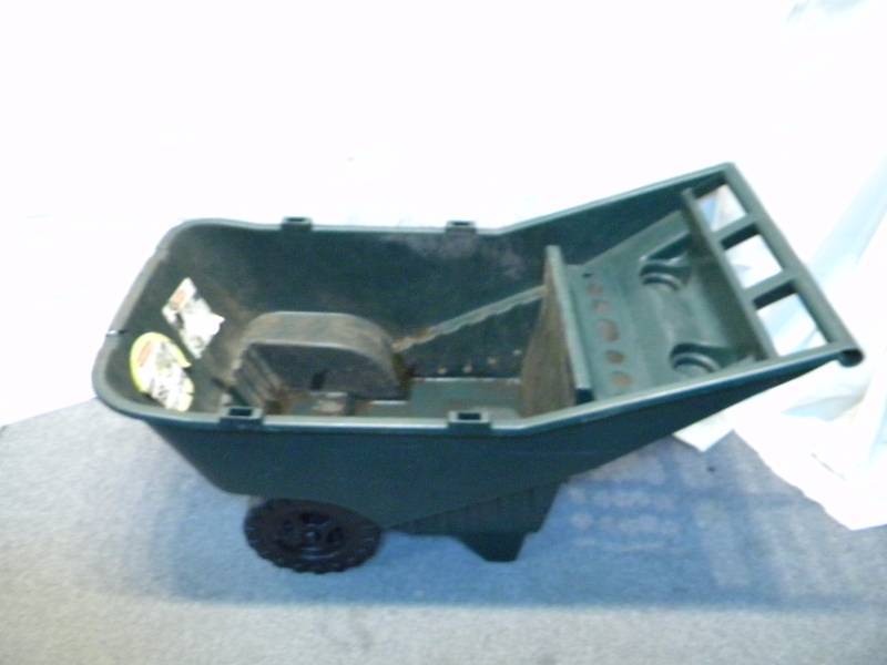 lot 26 image: Rubbermaid Yard Cart