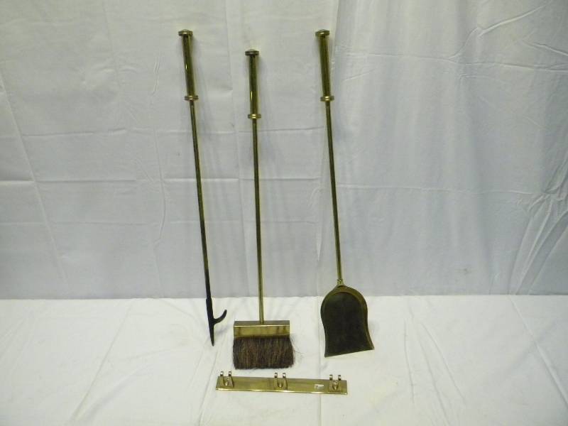 lot 60 image: Fireplace Set