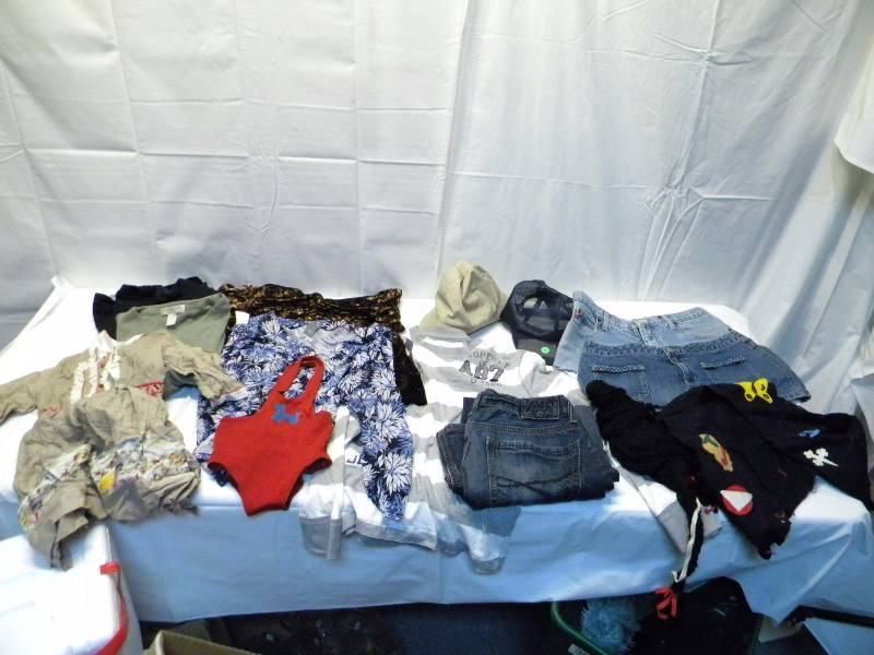 lot 68 image: Miscellaneous Clothing Lot