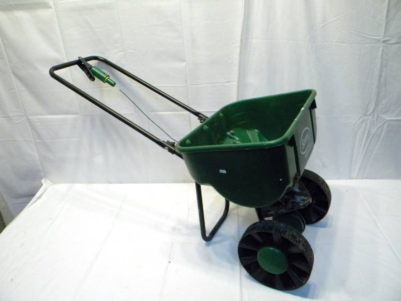 lot 70 image: Scotts Speedy Green 2000