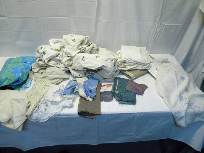 lot 76 image: Vintage Linens