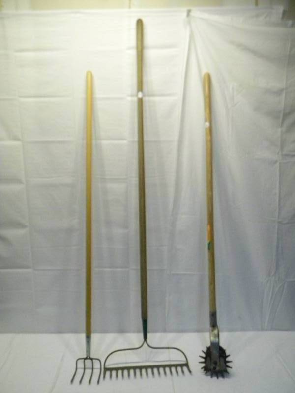 lot 80 image: Lawn Tool Lot