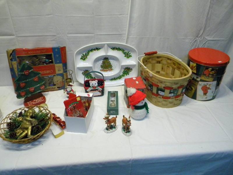 lot 96 image: Holiday Decor Lot