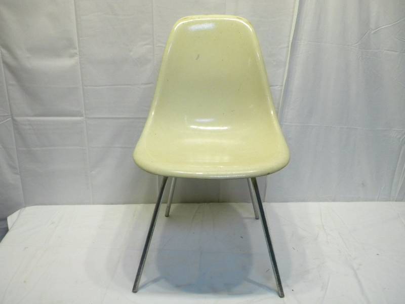 lot 102 image: Herman Miller Chair