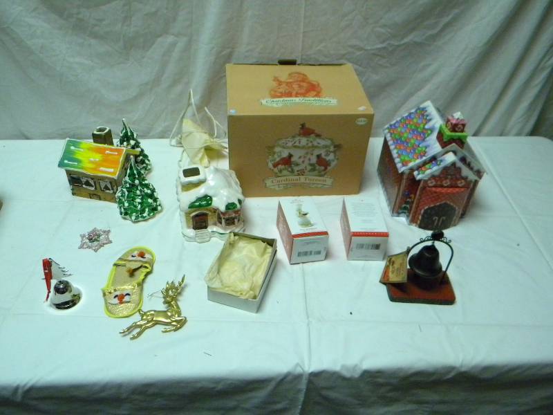 lot 108 image: Holiday Decor Lot