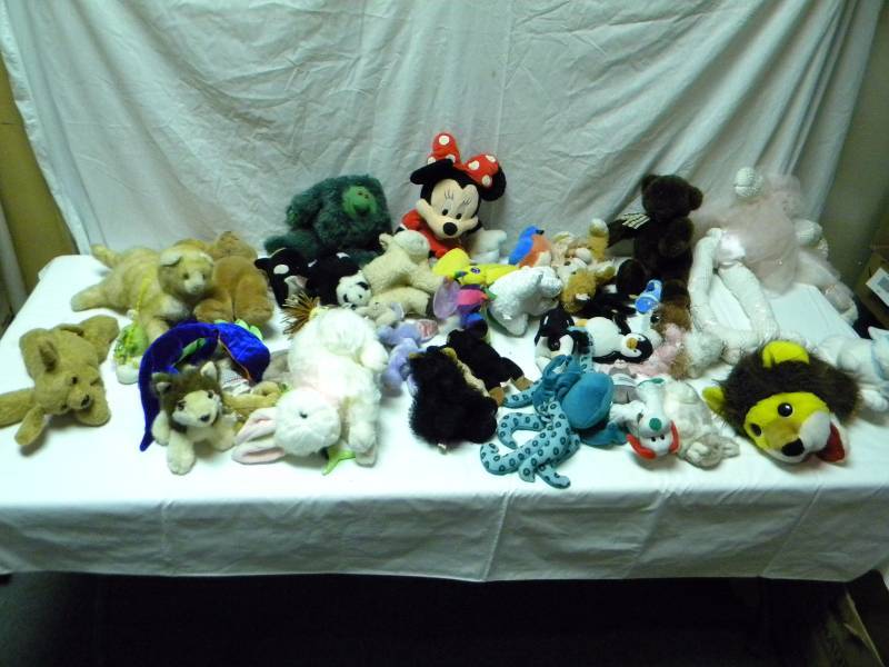 lot 114 image: Stuffed Animal Lot
