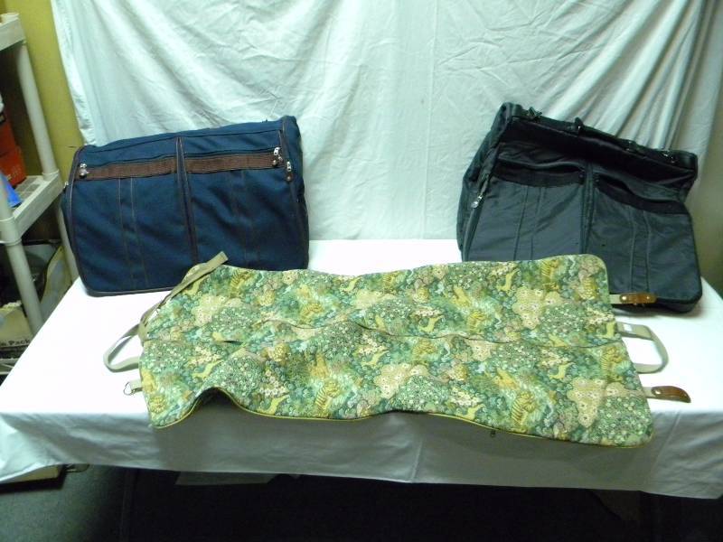 lot 115 image: Luggage Lot