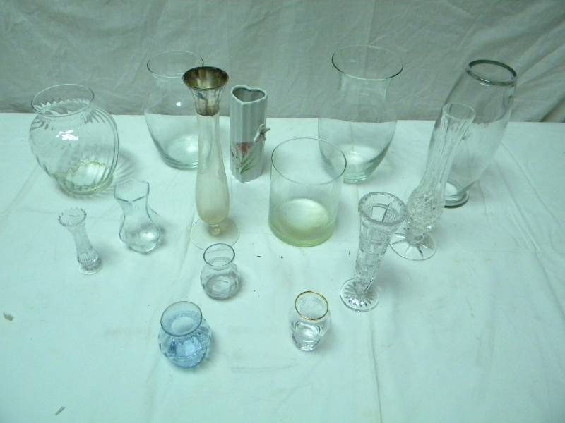 lot 118 image: Glass Vase Lot