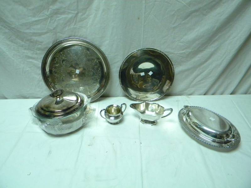 lot 121 image: Silver Serving Wear Lot