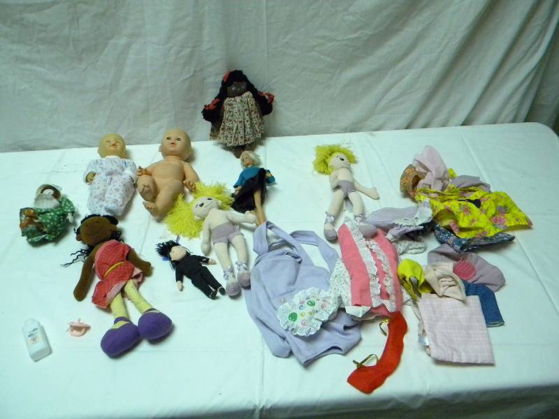lot 123 image: Kids Dolls Lot