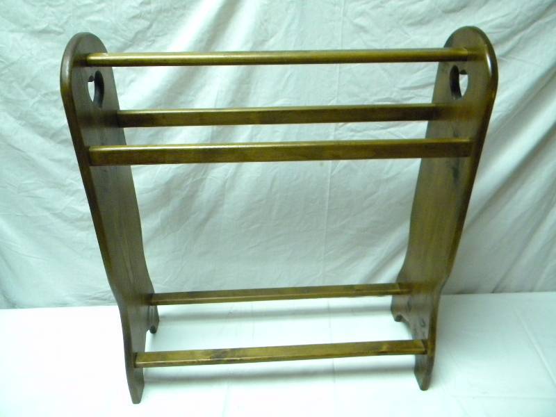 lot 128 image: Wooden Quilt Stand