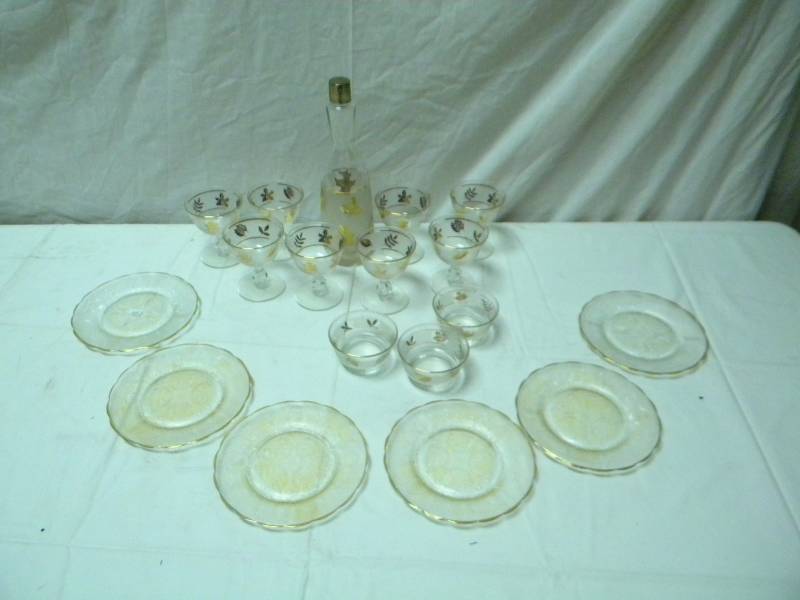 lot 129 image: Decanter Cup Set