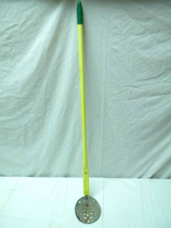 lot 146 image: Tall Ice Fishing Scoop