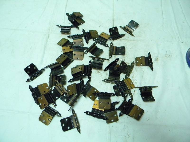 lot 154 image: Cabinet Hardware Lot