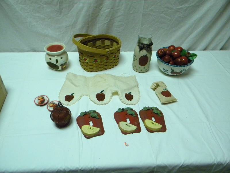 lot 167 image: Apple Decor Lot