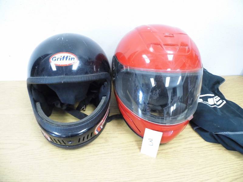 2 Helmets