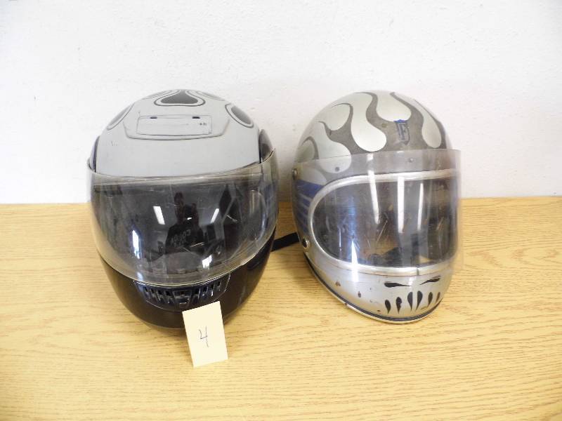 2 Helmets