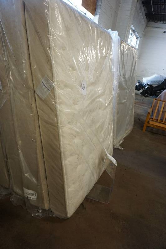 Symbol Mattress Brand Queen Size Franklin Plush Top Mattress & Box Spring Base Set