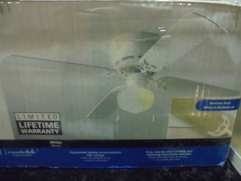 lot 14 image: Mainstays 42 Ceiling FanLight