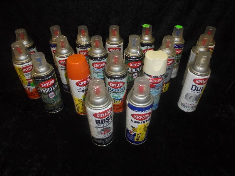 lot 19 image: Lot - Misc Cans of Spray Paint