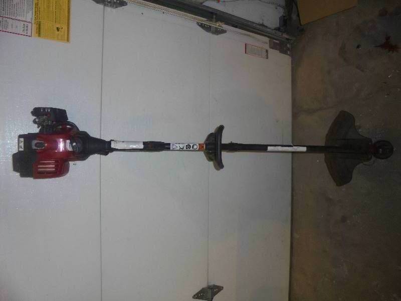 lot 30 image: Murray Gas Powered Weed Whip