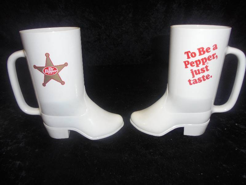 lot 32 image: Lot - 20 Dr. Pepper Boot Glasses, NOS
