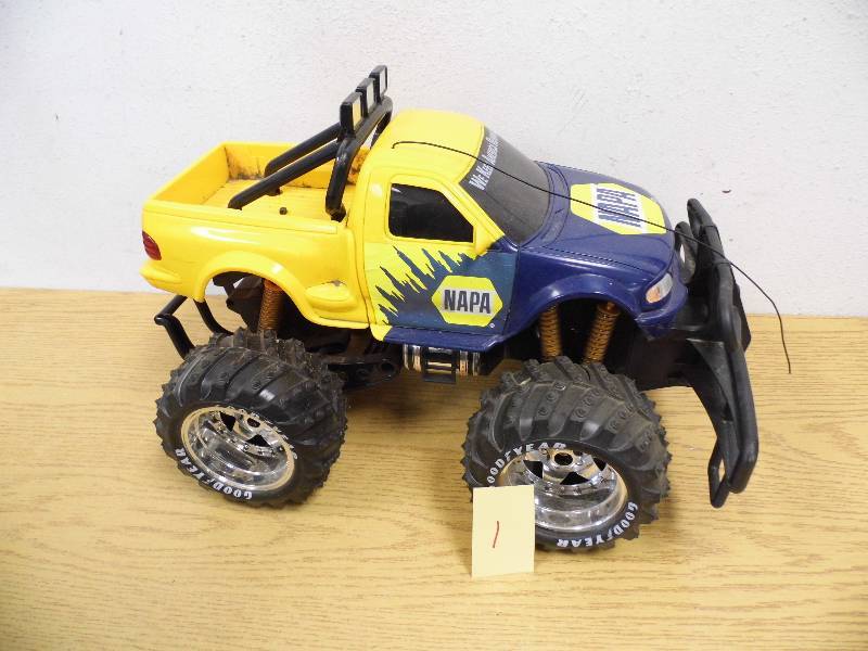lot 1 image: RC Car with No Remote