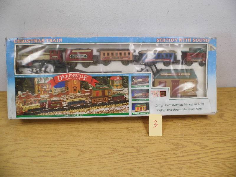 lot 3 image: Dickensville Train Set