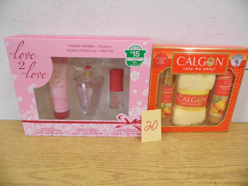 lot 20 image: Cologne & Calgon Sets