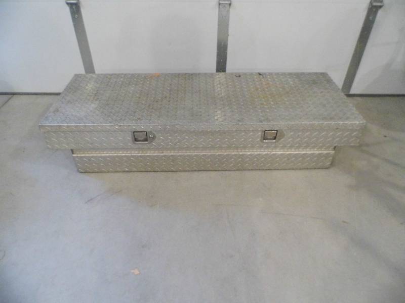 lot 45 image: Diamon Plate Truck Tool Box