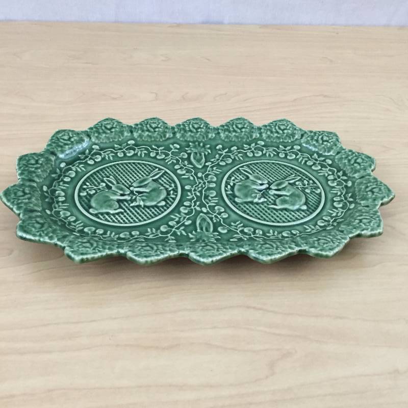 lot 52 image: Highly Collectible BORDALLO PINHEIRO Green Embossed Bunny Rabbit Sandwich Appetizer Platter Tray Easter Portugal The Coelhos Collection Art Pottery - No Chips