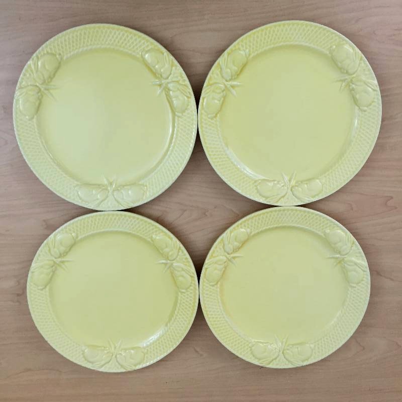 lot 54 image: 4 Highly Collectible BORDALLO PINHEIRO Yellow Embossed Bunny Rabbit Dinner Plates Portugal The Coelhos Collection - No Chips