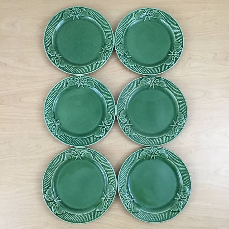 lot 55 image: 6 Highly Collectible BORDALLO PINHEIRO Green Embossed Bunny Rabbit Salad Plates Portugal The Coelhos Collection - No Chips