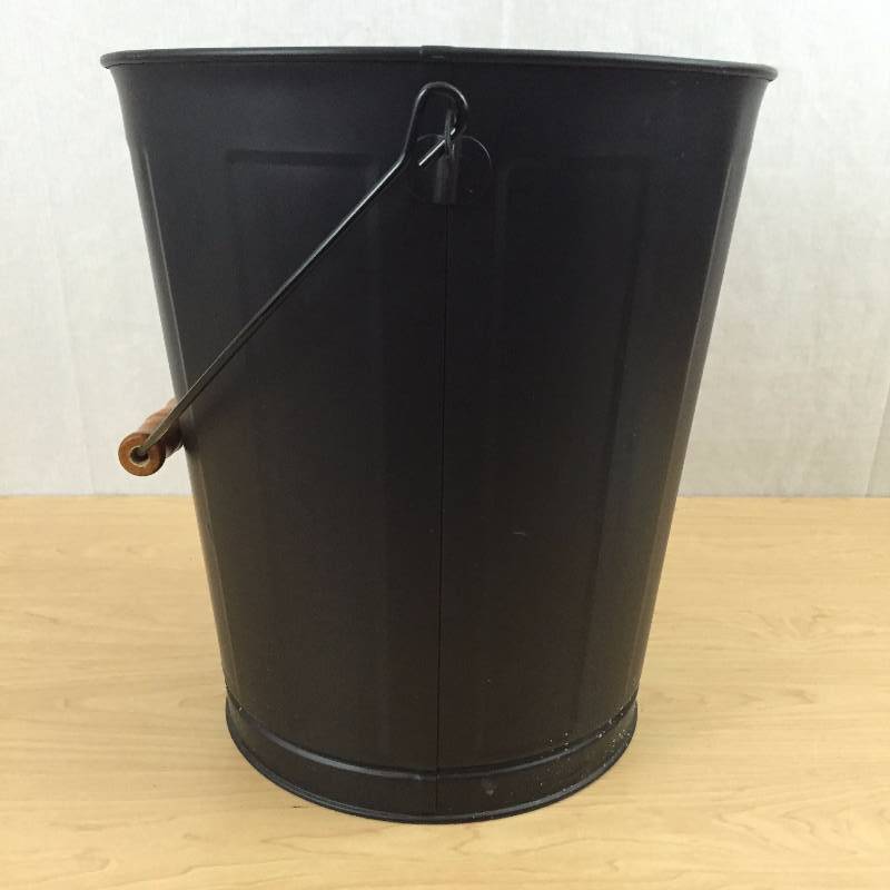 lot 61 image: Heavy Black Metal Ash Bucket Fireplace Tool Accessory Stove Fire Coal Container with Handle