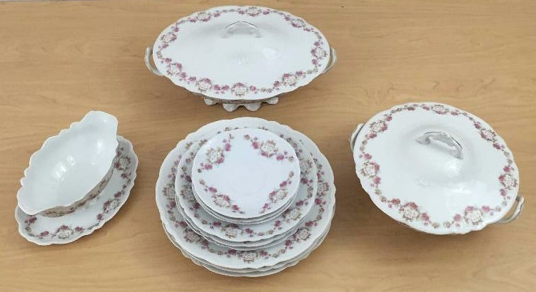 lot 66 image: Lovely Vintage 14 Piece Versailles Pattern WOW 2 Casserole Dishes with Lids Plus Gravy Boat & Dinnerware Made in Austria Similar to MZ Austria - No Chips