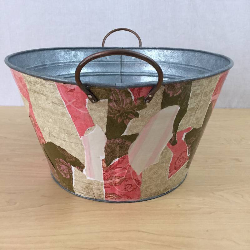lot 69 image: Decorated Milk Soda Pop Beer Pail Country Cooler