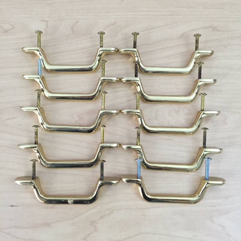 lot 71 image: Heavy Brass Cabinet Drawer Pulls 10 Lot 1
