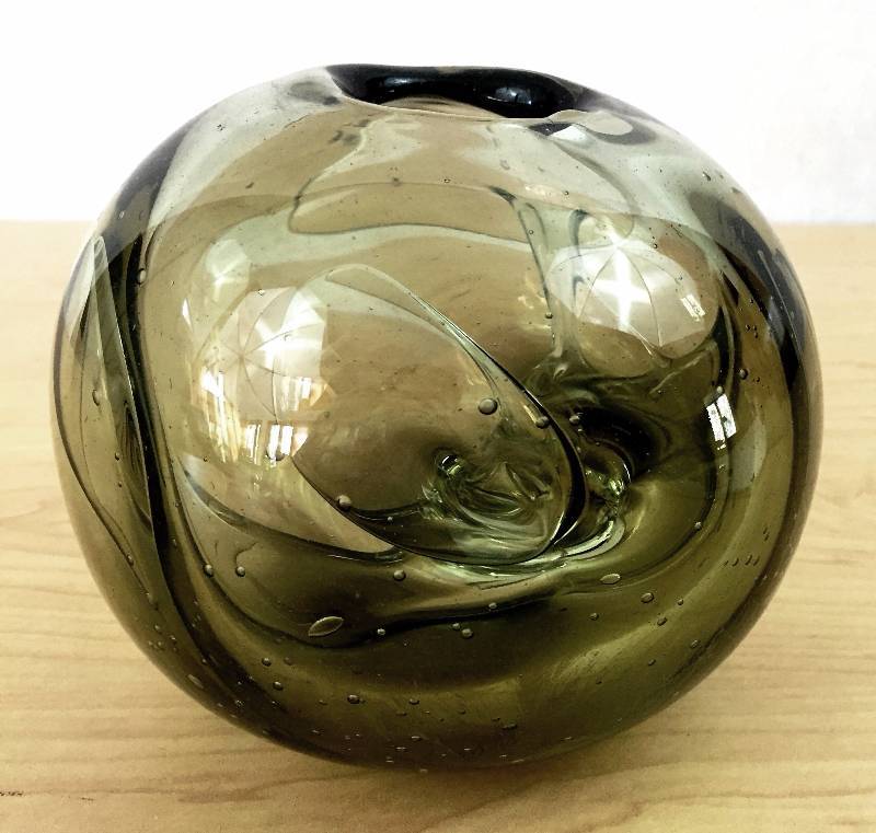 lot 84 image: BIG WOW Extraordinary & RARE Mid Century Modern Artist & Teacher Signed Richard Stauffer Studio Olive Art Glass Swirled 6 Sphere Orb Vase