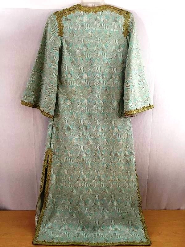 lot 94 image: Absolutely STUNNING 1960s Vintage Naimas Caftan by Rabat Hilton Maroc Morrocan Caftan - Shiny Blue & Gold Threads Throughout - Fully Lined