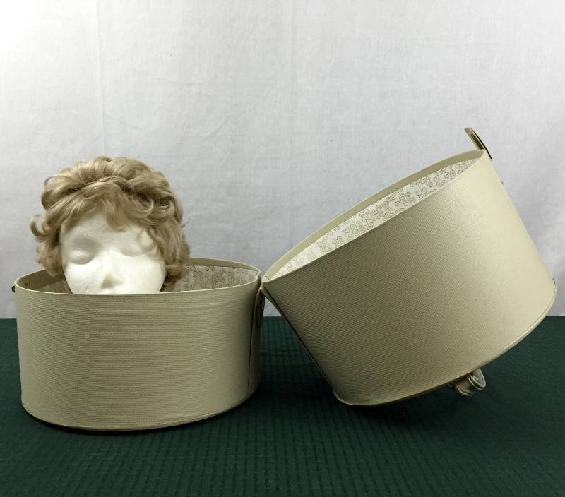 lot 58 image: Vintage Mid Century Modern Round MOD Wig Hat Box Train Travel Case Drag Queen Cosplay Mannequin Head 1950S Tall Round White Textured Vinyl COSMETOLOGY Luggage