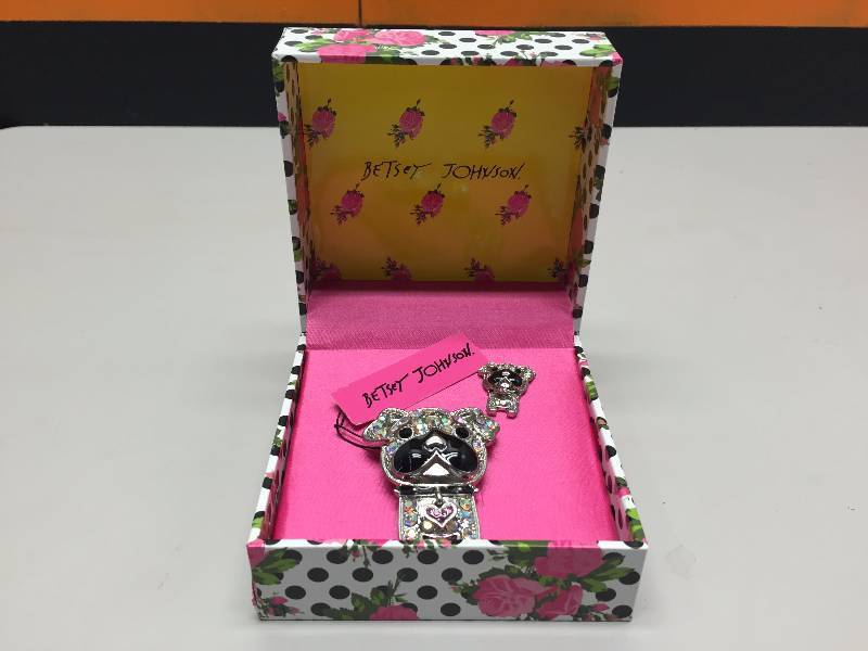 BETSET JOHNSON DOG PINS