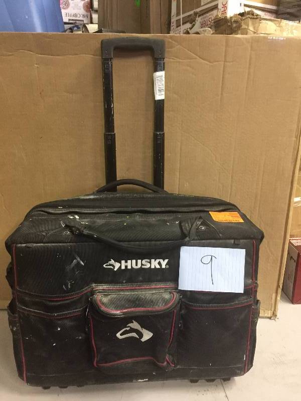 lot 9 image: Husky 22in Rolling Tote