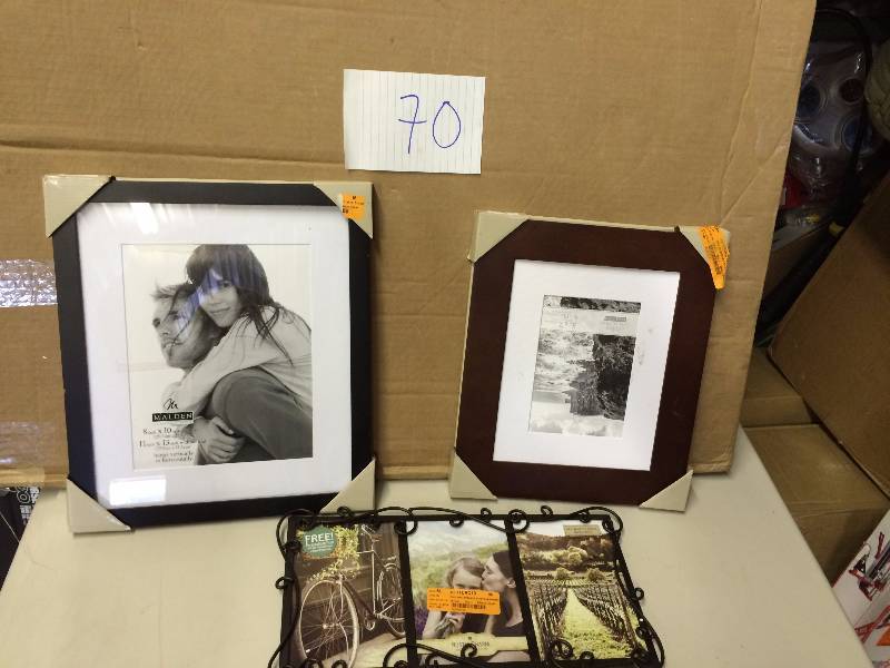 lot 70 image: Lot of Picture Frames