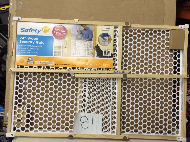 lot 81 image: Safety First 24 Wood Security Gate
