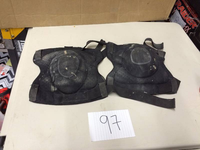 lot 97 image: Knee Pads