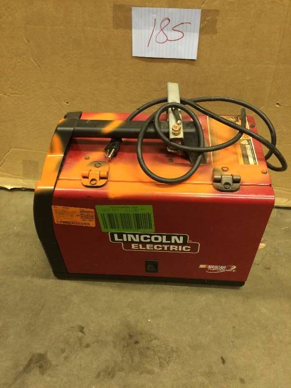 lot 185 image: Lincoln Electric Welder missing hoses and accessories