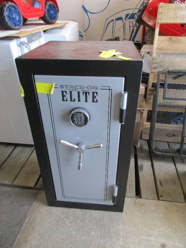 lot 5 image: Safe