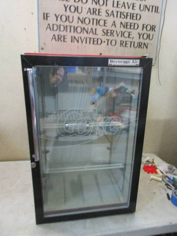 lot 8 image: Coke Fridge