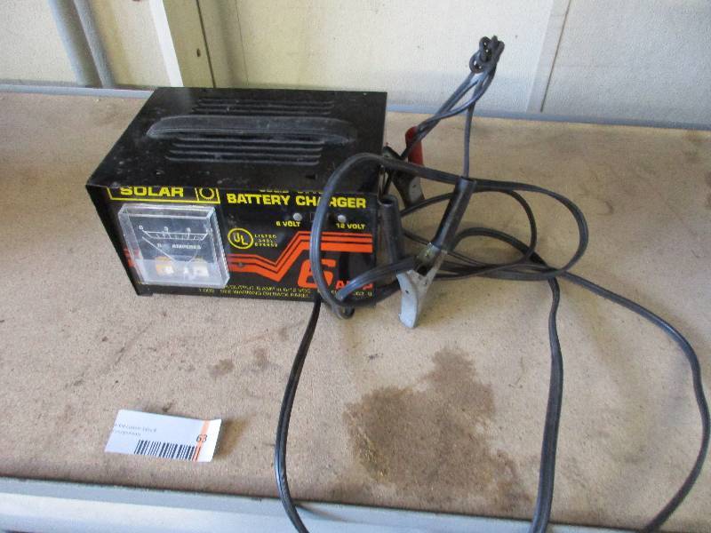 lot 63 image: Battery Charger