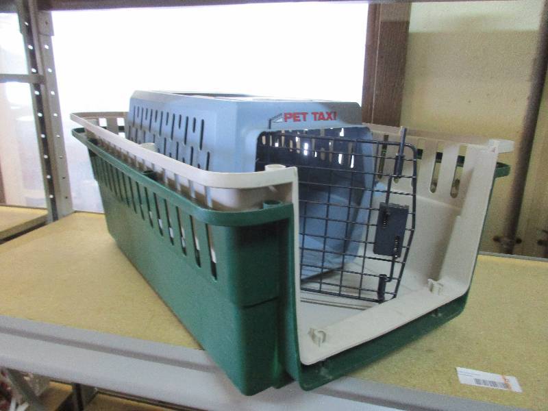 lot 72 image: 2 Pet Carriers